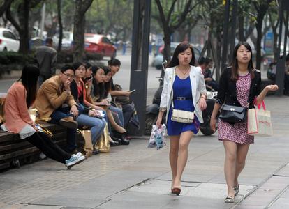 雷军回应在车间睡觉：确实是摆拍